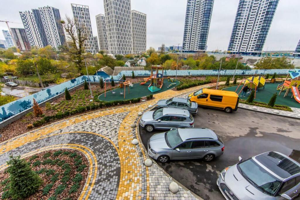 Новые Светлые Апартаменты Метро Славутич Κίεβο Εξωτερικό φωτογραφία